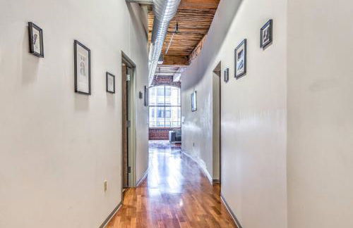 Stylish DWTN Loft with Great Views 6B - Foto 11