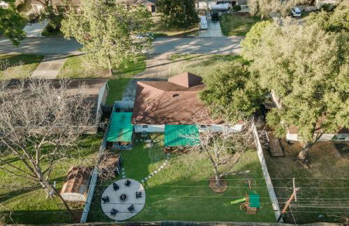 4-BD Mid-Modern Century with Firepit & Playground - Foto 34