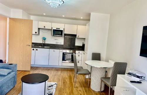 Central-Modern 1-Bed Apt,Sleep 4 -Near Train Station & Easy Access to Central London & City Centre - Foto 14