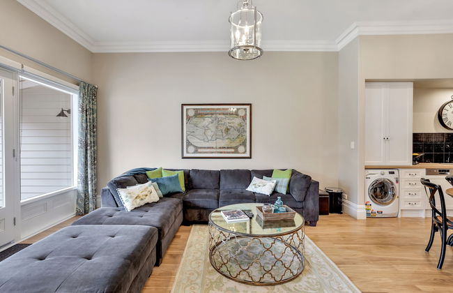 Grandview Accommodation - The Elm Tree Apartments - Photo 27