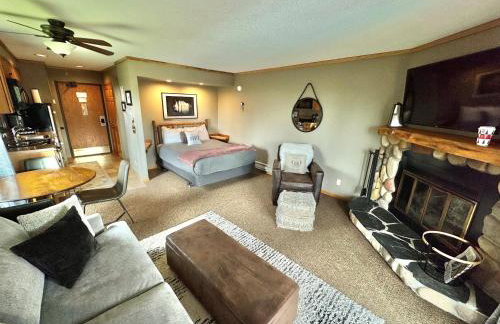 Ski in Ski out Cozy Studio Condo, Pool, Hot Tub, Views of Moose Mtn - Foto 14