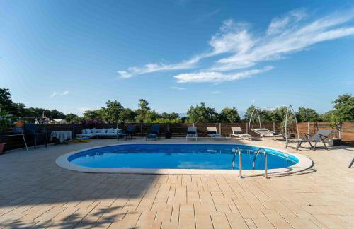 Holiday home “MARKO” with heated pool! - Photo 2