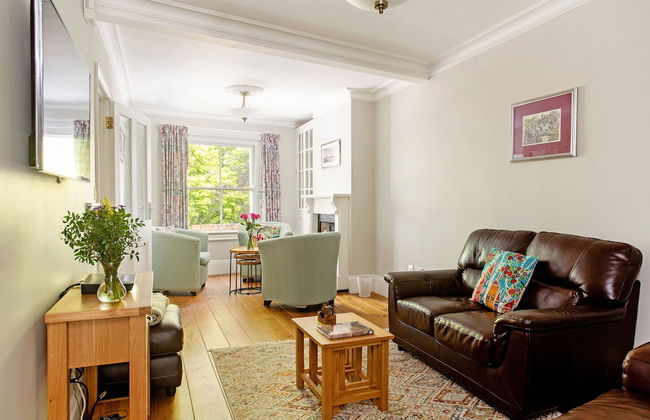 Peaceful Elevated Residential Area - Walk to City - Foto 9