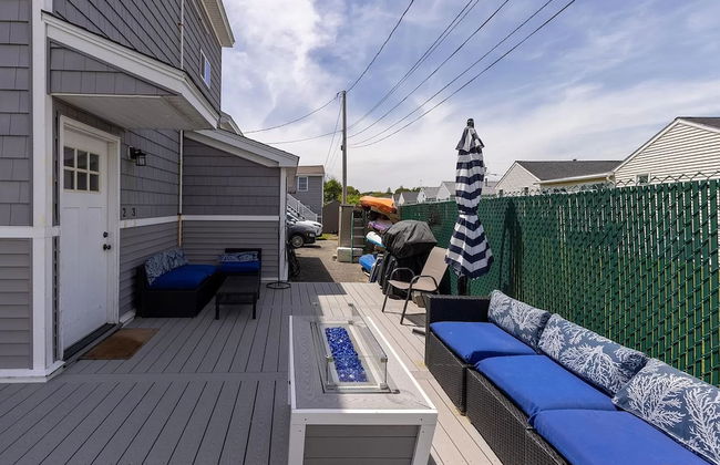 Private Condo w Ocean Views Next to Beach - Photo 13