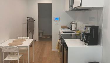 Modern Brand New Stylish Fully Furnished Studio Close to Downtown - Photo 4