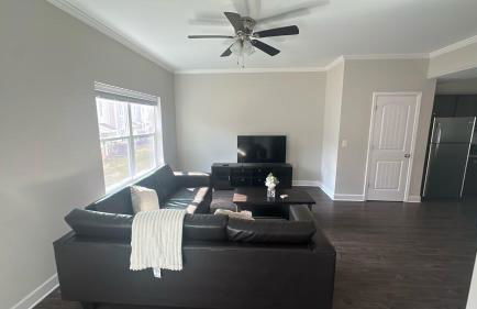 Modern Comfort and Resort Style Living Near CU - Foto 18