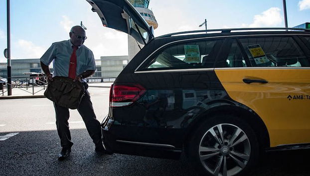 Traslado privado desde Altea Campomanes al aeropuerto de Alicante – Elche (ALC) - Foto 5