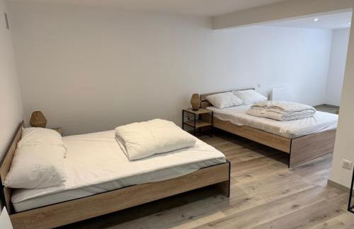 Gite boutx avec Jacuzzi 12 personnes 5 LITS DOUBLES ET 1 CANAPE LIT - Foto 12