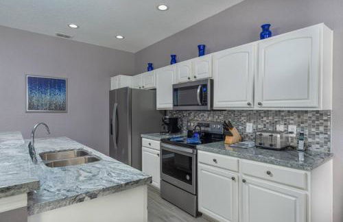 Spacious 4BR Home Themed Rooms, Pool, Near Disney - Foto 6