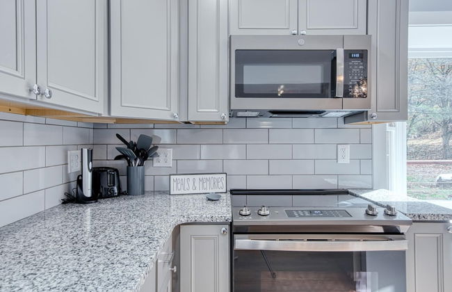 4BR Lodge on Wolf Creek – Fishing, Hiking, New River Fun & Hokie Weekends - Foto 16