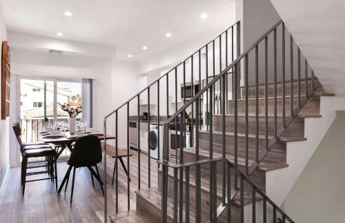 Upscale 4BR Townhouse Sleeps 8 with Fast WiFi - Foto 9