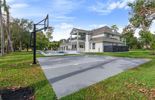 Luxury Mansion in The Woodlands TX with Heated Pool, Spa, BBQ & Basketball Court - Foto 24