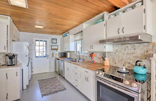 Waterfront Ferndale Home Deck and Beach Access - Foto 13