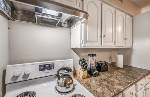 Minutes from the Airport - Wonderful Warrington - Photo 21