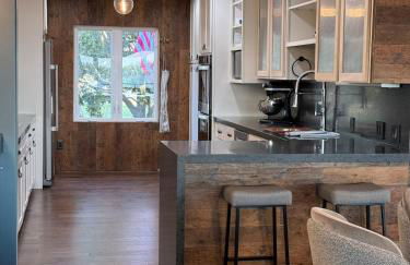 Ultimate Lake Resort Xtravaganza - Luxury - Waterfront - Boathouse - Sleeps 18 - Photo 28