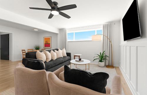 Bright & Spacious Flat Near the Heart of Royal Oak - Photo 1