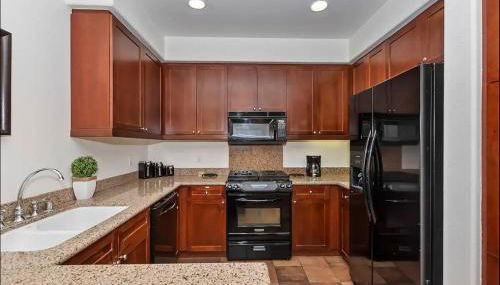 Luxury 1BR Suite Living Room, Patio, Fp & Kitchen, 12 pools -Legacy Villas - Photo 2