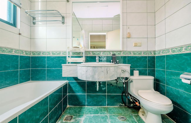 Spacious And Comfort 2Br With Maid Room At Permata Gandaria Apartment - Foto 16