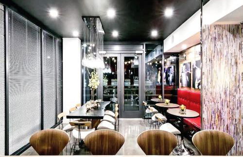 Skyline Luxe Penthouse, Top Floor, Balcony, Pool, Amazing View - Foto 52