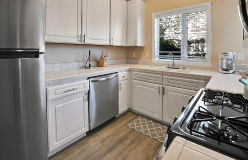 Steps to beach, restaurants, Wharf, Boardwalk, shops, pet friendly, fast Wifi, Lighthouse - Foto 21