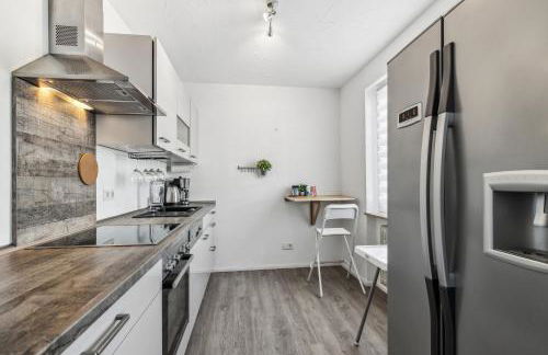 Gelbe Koffer - Großes 3 SZ Apartment Homburg - 1 km Uniklinik - bis 6 Pers - Balkon - Parkplatz - Self-Check-in - Foto 21