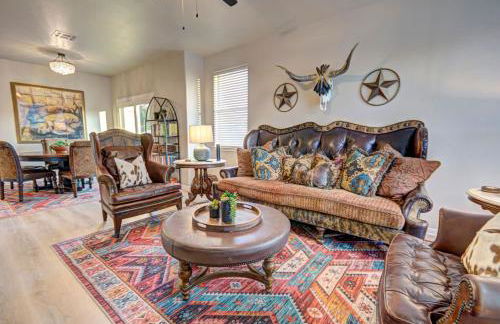 NEW Oak Lodge at Little Ranches 5 min to Square - Foto 3