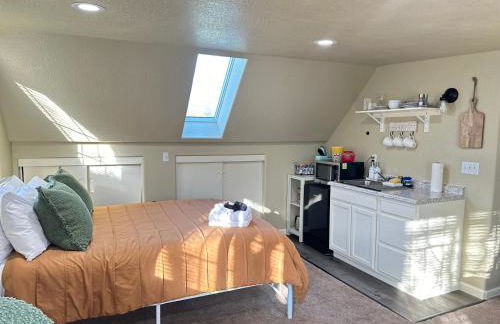 Near Downtown- Kitchen-washerdryer-parking - Foto 42