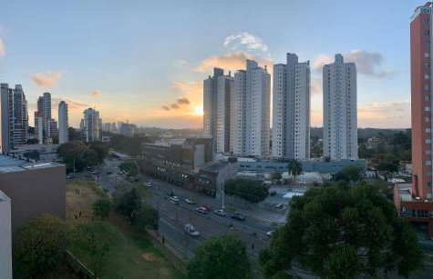 707- Apartamento Encantador, amplo e decorado, quarto, sala, cozinha, mobiliario moderno, cozinha completa com utensílios , Excelente vista da cidade e localização privelegiada no bairro Bigorrilho - Photo 12