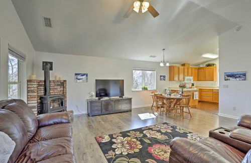 Centrally Located Mt Shasta Home with Deck! - Foto 8