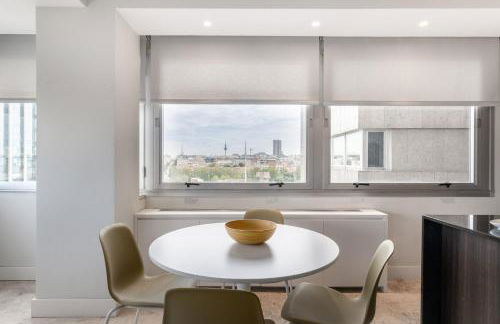 Modern Apartment with Stunning Views of Plaza Colón - Photo 4