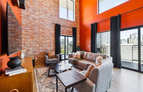 The Rhythm and Rooftop Penthouse Walk To Broadway with Pool and Amazing Views - Foto 19