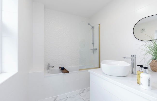 Elliot Oliver - Comfortable Five Bedroom Town Centre House With Garden & Garage - Foto 22