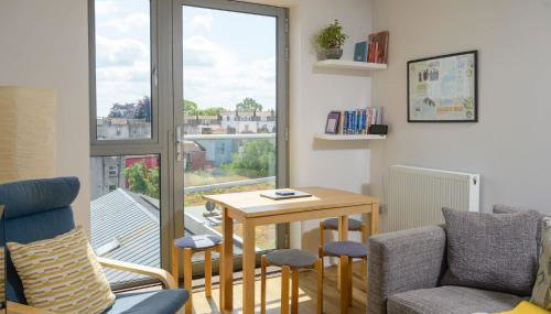 Apartment with Cityscape Views & Private Parking - Foto 2