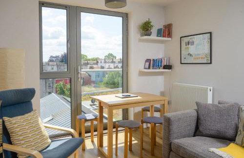 Apartment with Cityscape Views & Private Parking - Foto 2