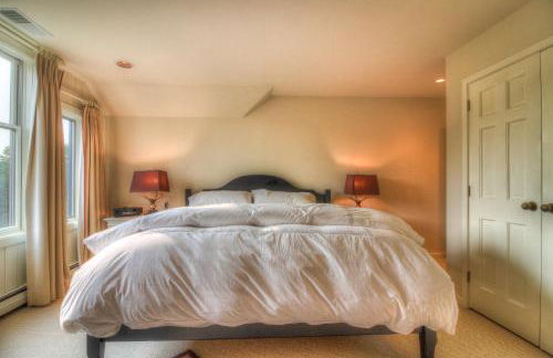 Stratton Mountain Condo with a Hot Tub! Sleeps 12! - Photo 25