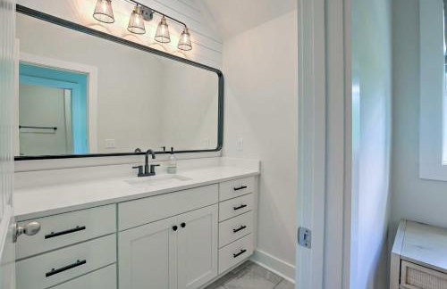 Luxe Lakefront Getaway with Porch and Water View! - Foto 24