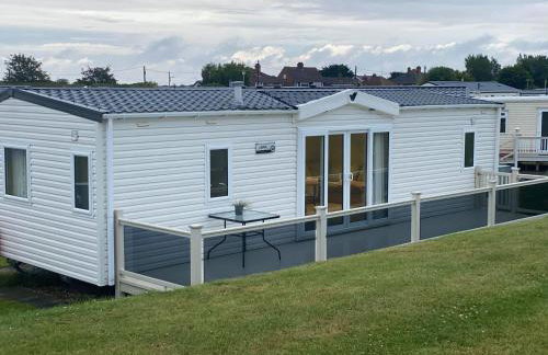 Luxury Holiday Home in Anderby Creek - Photo 1