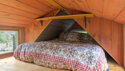 Caboose Tiny Home on river with hot tub near Stowe - Foto 4