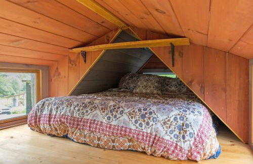 Caboose Tiny Home on river with hot tub near Stowe - Foto 4