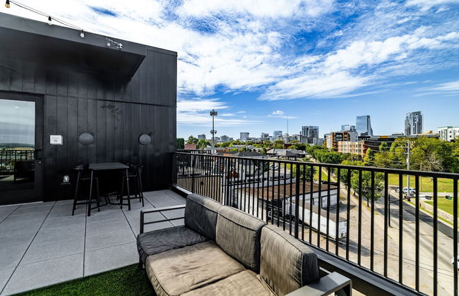 Lindsley by Avantstay Balcony Modern Design A Downtown Location - Photo 32