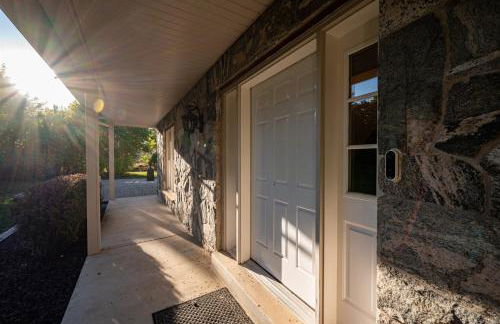 Hobbs Mill Ski Lodge Theater Games Dogs OK - Photo 58