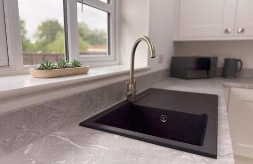 Low Street Escape 3 Bed, Sleeps 9, Gated Drive, WiFi, Contractors - Foto 5