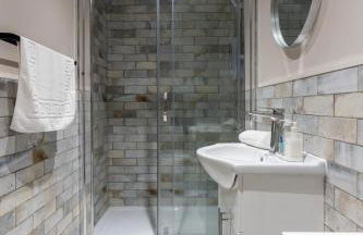 The Slipway Cabins with Hottub - Foto 41