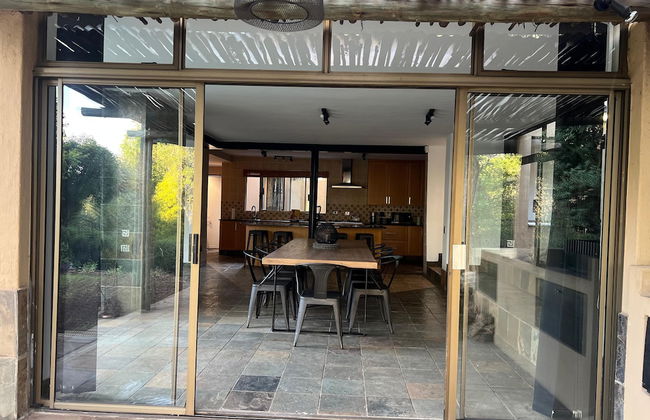 Bryanston Luxurious 4-Bed Villa - Photo 15