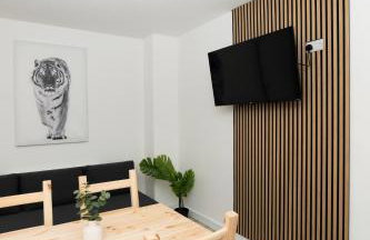 4Bed-House-2Bath-Free Parking-by Holiday Homes - Foto 12