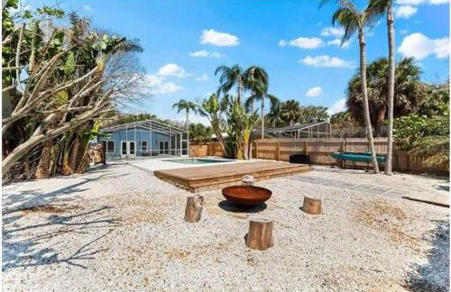 Blue Lagoon Hideaway 3BR Coastal Chic Retreat - Photo 60