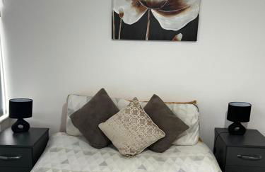 2 Bedroom Flat Ground Floor in Town Center Wellingborough - Photo 3