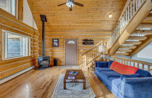 Deck and Pond Views! 2-Acre, Woodsy Rocky Mtn Haven - Foto 7