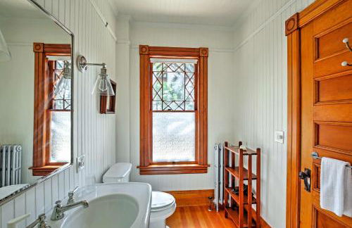 Restored Historic Saranac Lake Home Lake Access! - Foto 16