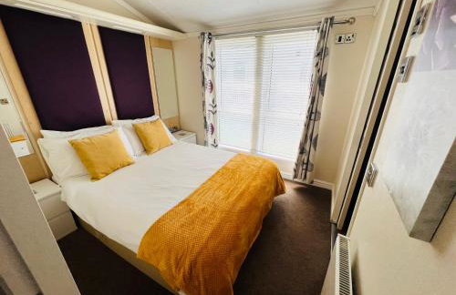 2 Bedroom Lodge TH35, Nodes Point, St Helens, Isle of Wight - Photo 4